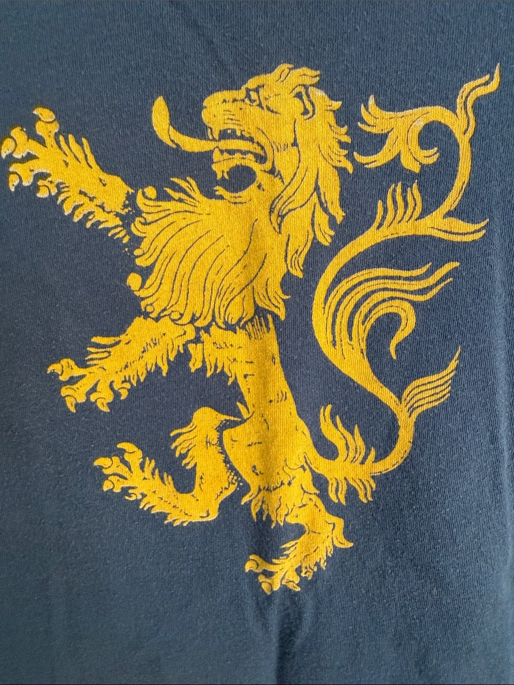 Lucky brand women’s XS Graphic Tee with Gold Lion crest - Picture 3 of 3